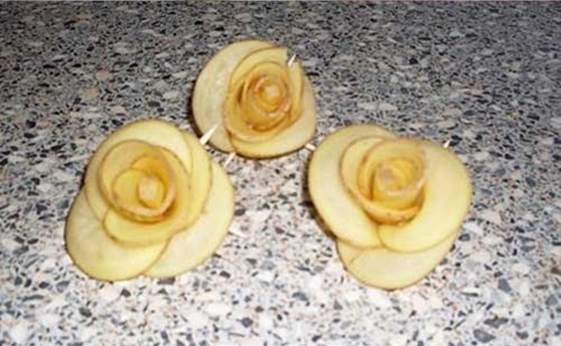 Ruže od krompira - postupak izrade.